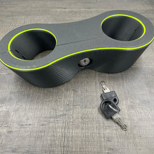 Een set polsboeien met slot voor BDSM in het zwart met UV-gele accenten