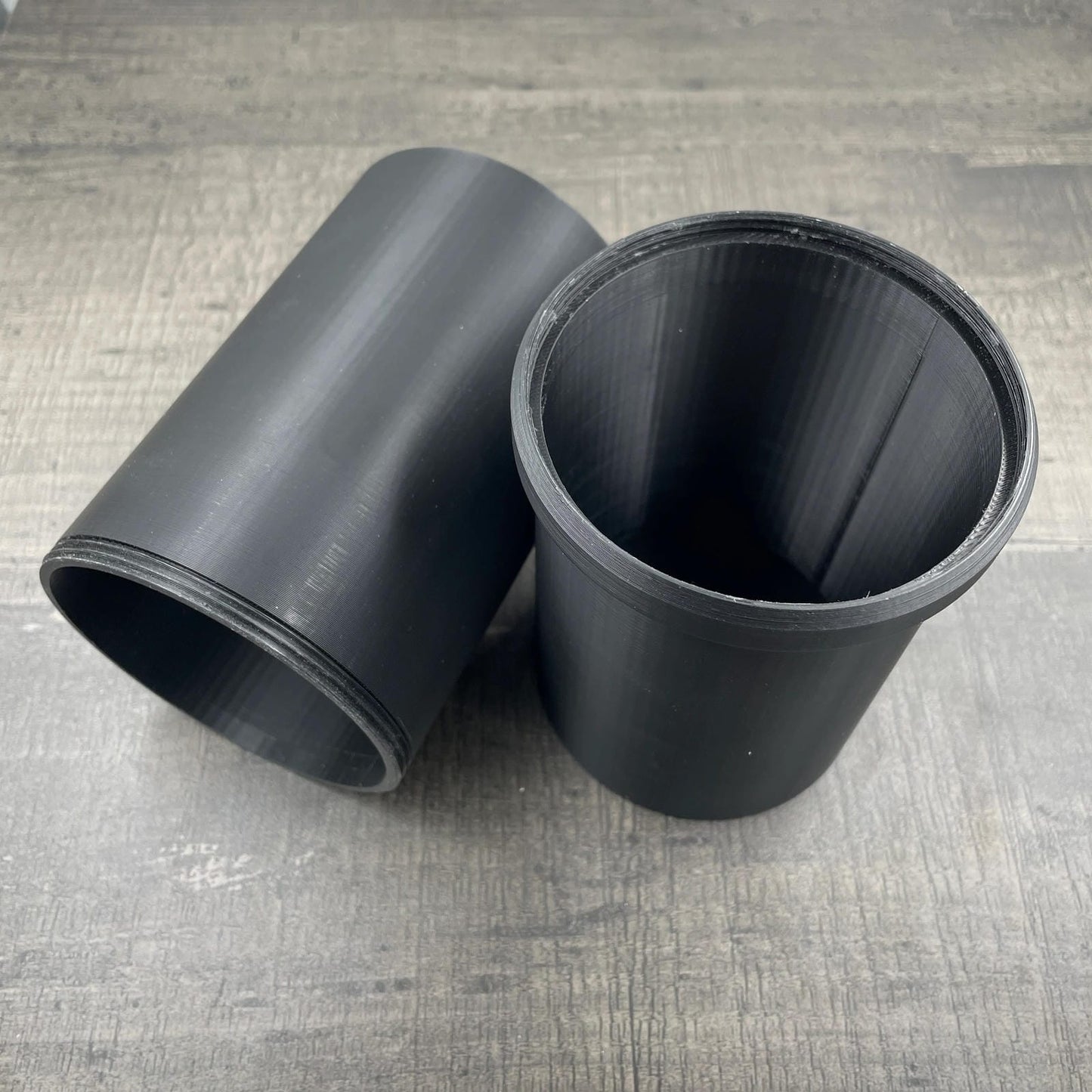 Een zwarte beschermkap voor een BDSM deegroller van 3DSM