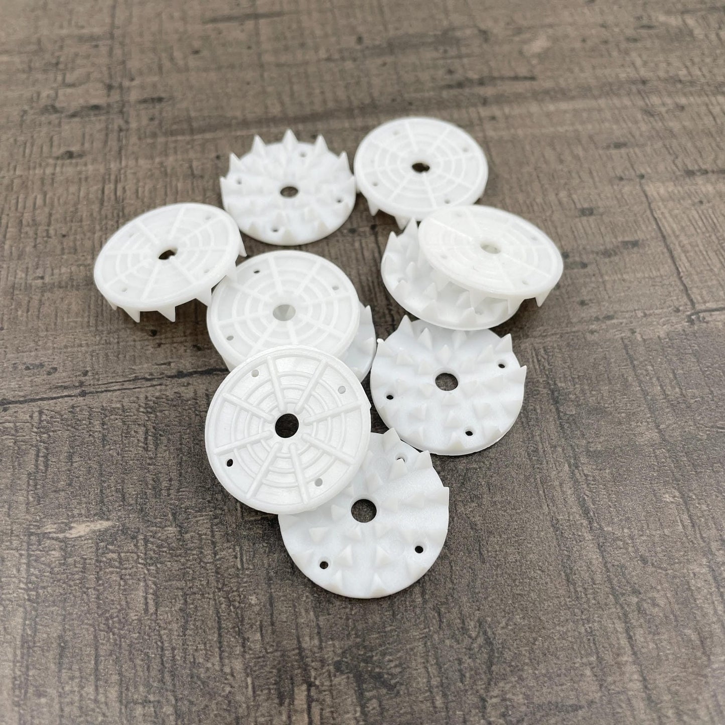 Een set van 10 spikes voor yoga matten