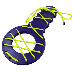 Een BDSM CBT plankje met geel touw