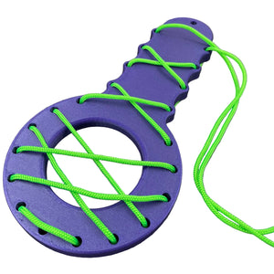 Een BDSM CBT plankje met groen touw