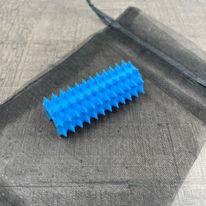 Een shibari rope spike in de kleur blauw