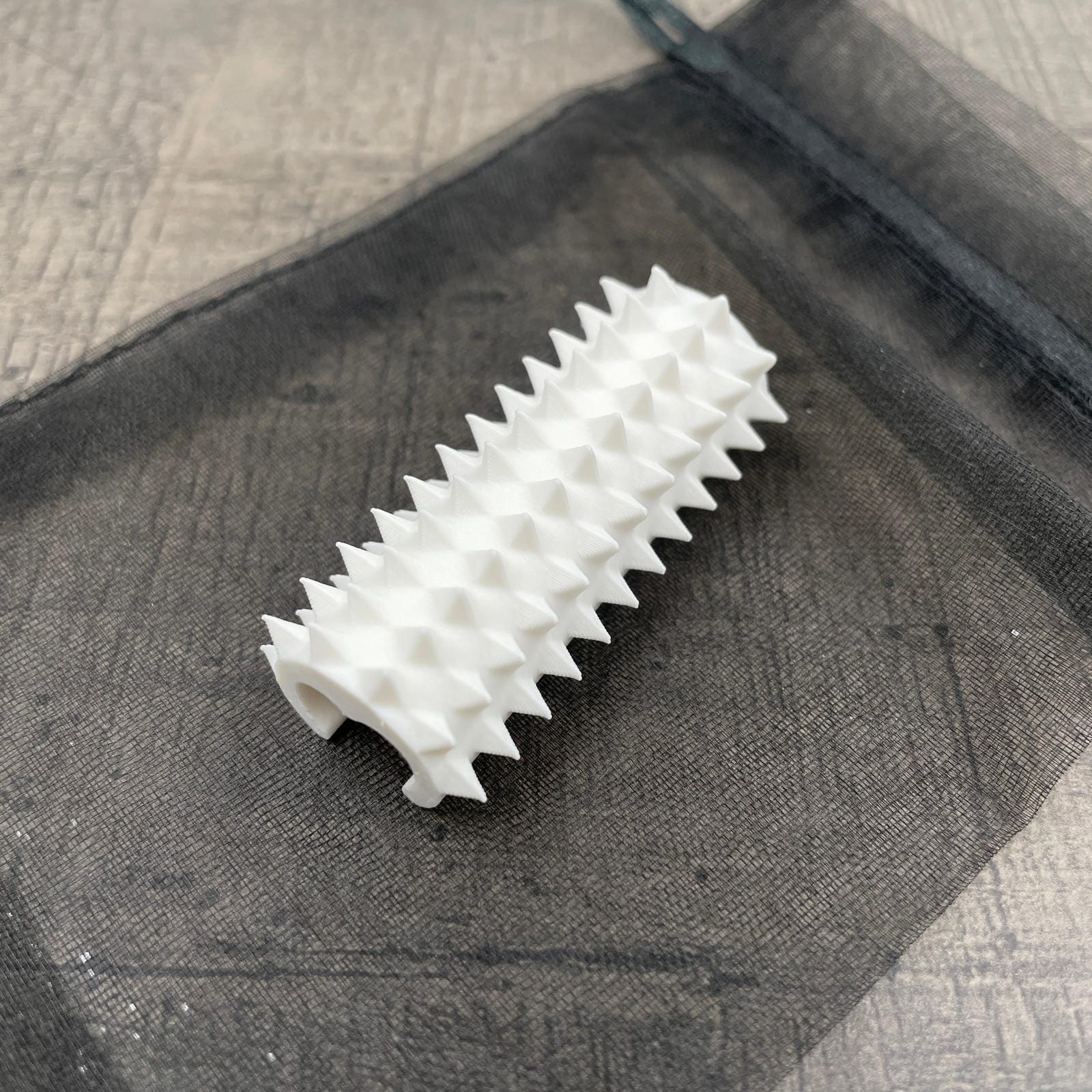 Een shibari rope spike in de kleur wit