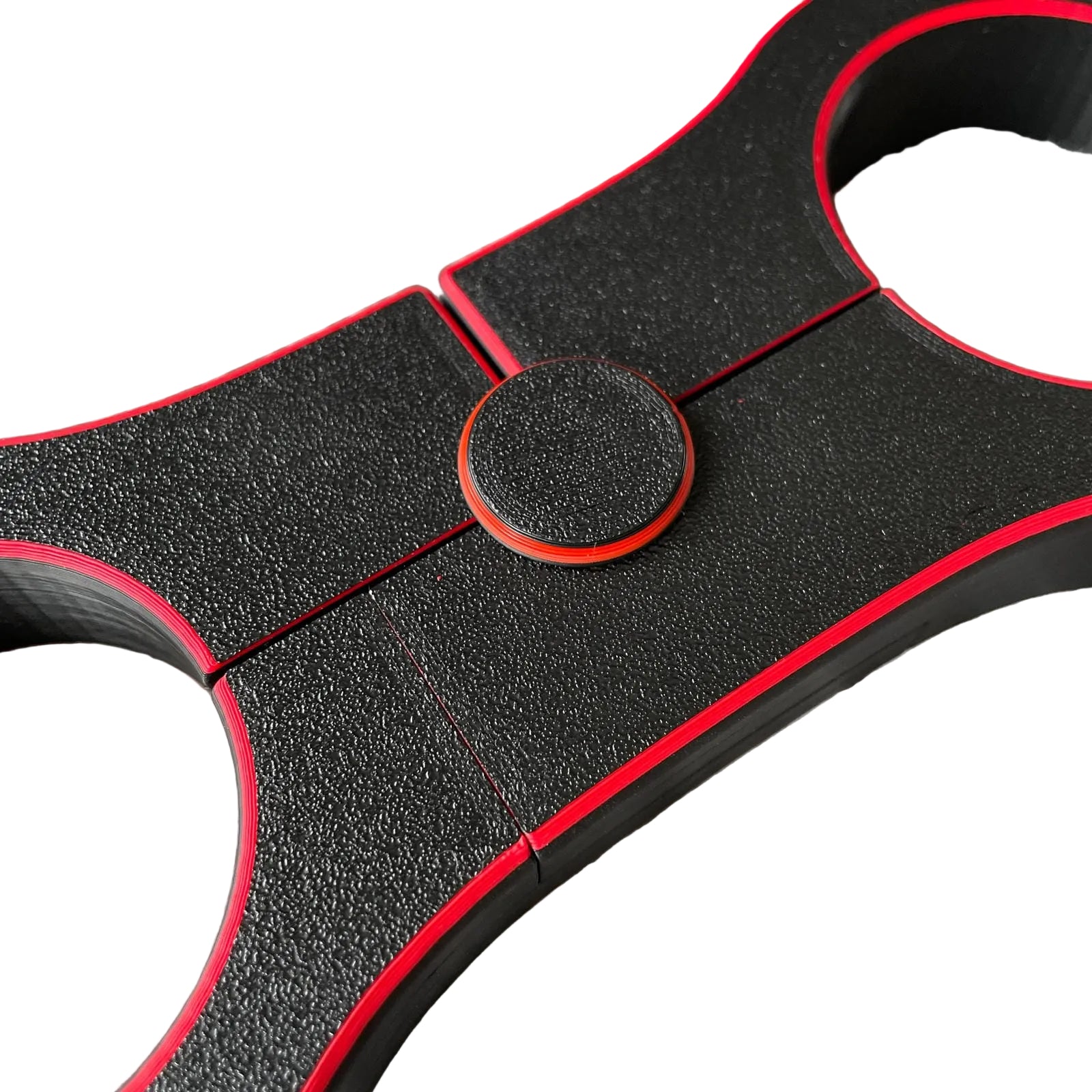 Detailfoto van een schandpaal voor BDSM in het zwart met rode accenten