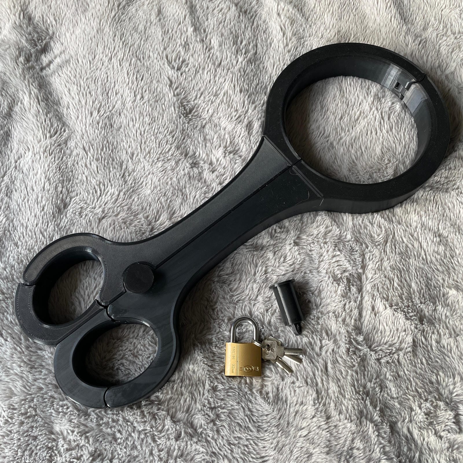 Een BDSM rigid fiddle in het zwart