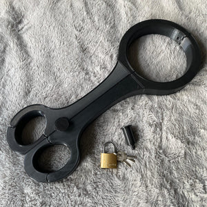 Een BDSM rigid fiddle in het zwart