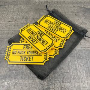 Vijf plastic Tickets met de tekst "Free ticket to go fuck yourself"