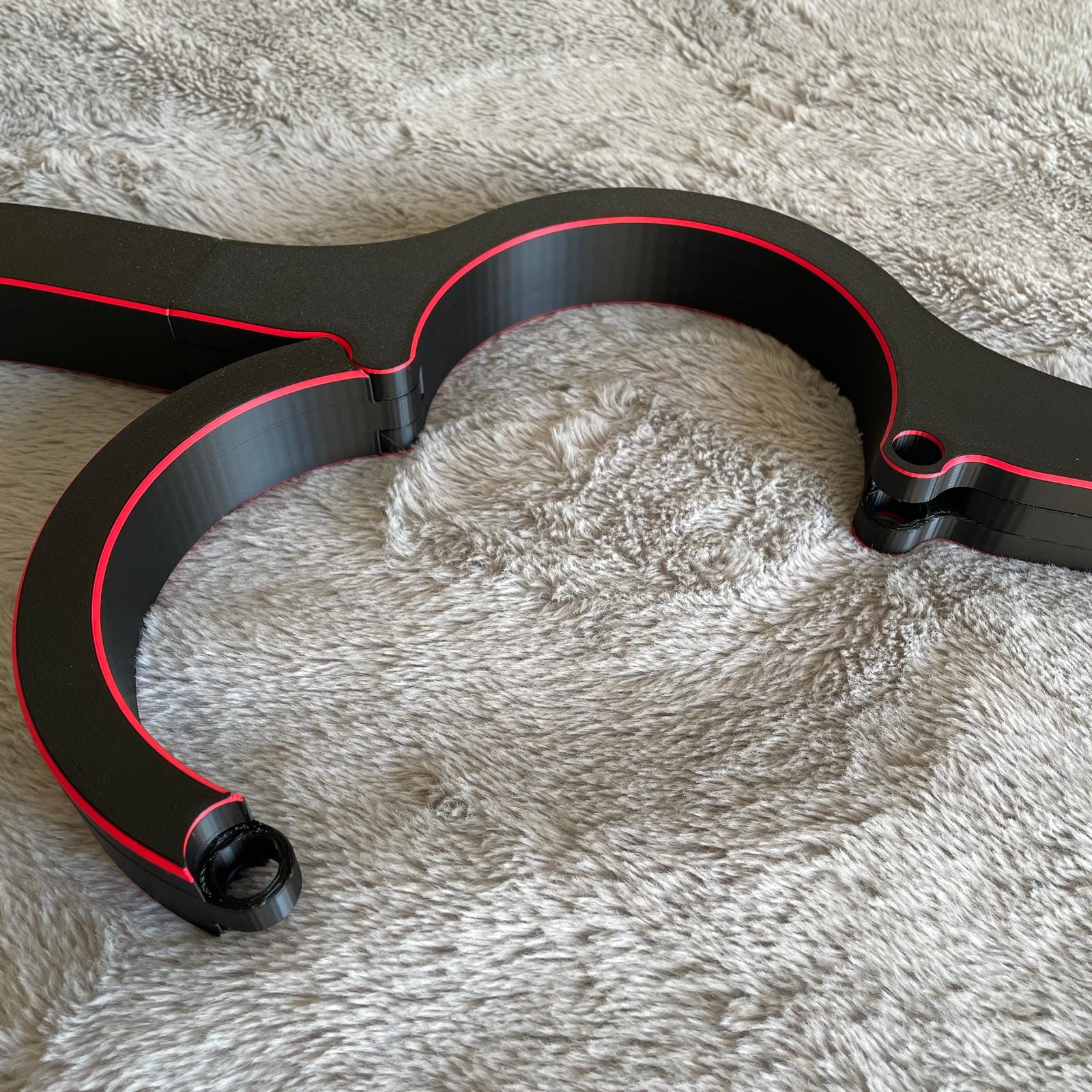 Close-up van een BDSM schandpaal voor de nek en polsen - The Secretary stijl