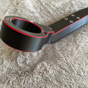 Close-up van een BDSM schandpaal voor de nek en polsen - The Secretary stijl